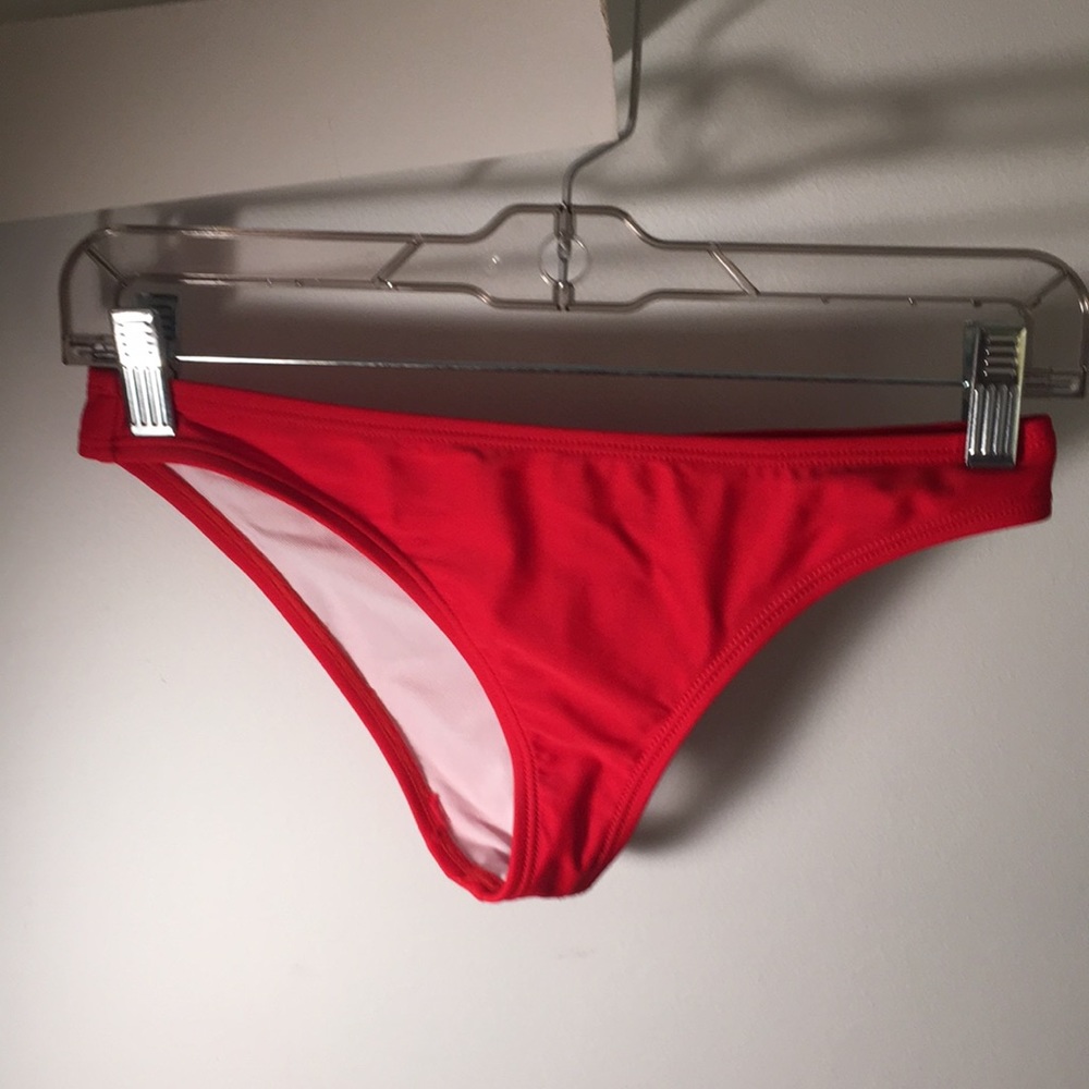 Bikini - Picture 2 of 3